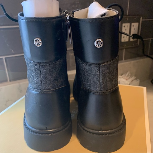 Michael Kors Alistair Botties NWT size 8 1/2 Great statement boot - Picture 10 of 11